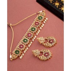 Faux Pearls and Kundan Gems Necklace Se